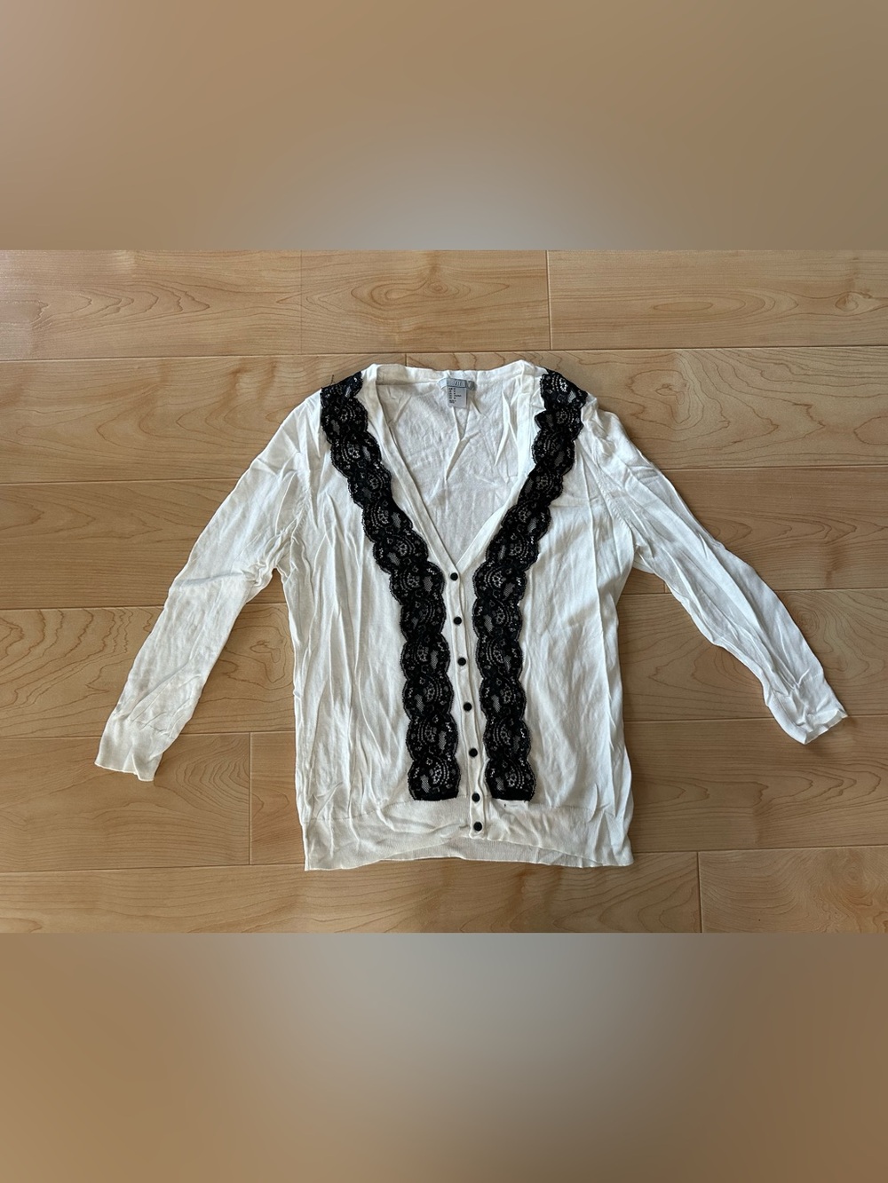 H&M cream button up cardigan sweater with black lace trim size medium